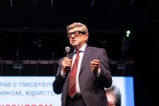 выкса.рф, Писатель и историк Александр Звягинцев провел встречу с металлургами ОМК